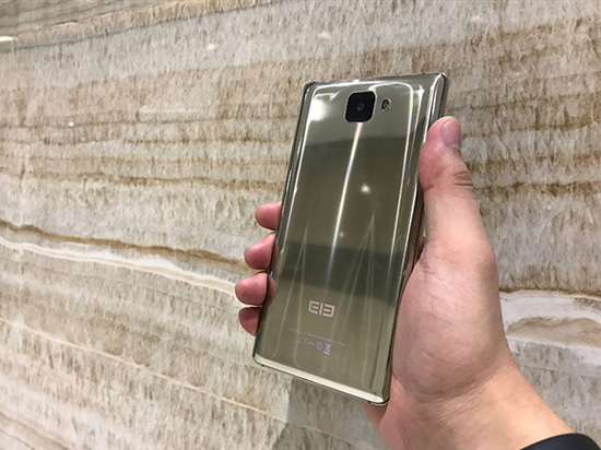國產千元全面屏機大象S8外媒上手：搭載聯發科X20處理器
