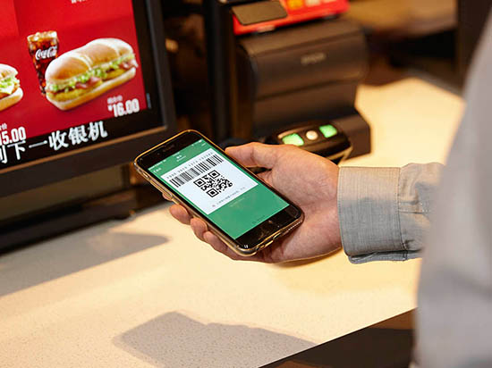無現金社會指日可待！Apple Pay發力懟微信、支付寶