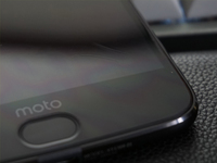 沒毛病！摩托羅拉實力回應Moto Z2 Force屏幕不耐刮