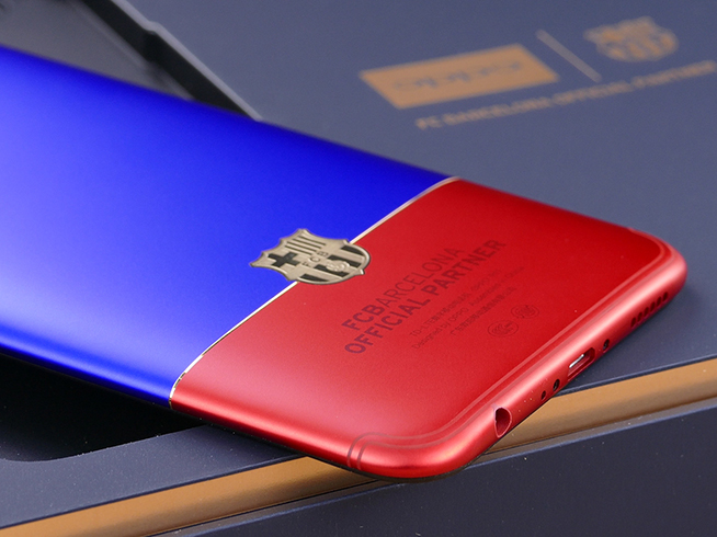 OPPO R11巴薩限量版開箱：感受紅藍百年榮耀