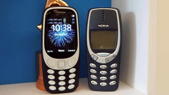 摩托羅拉復刻翻蓋神機RAZR，正面對標諾基亞3310