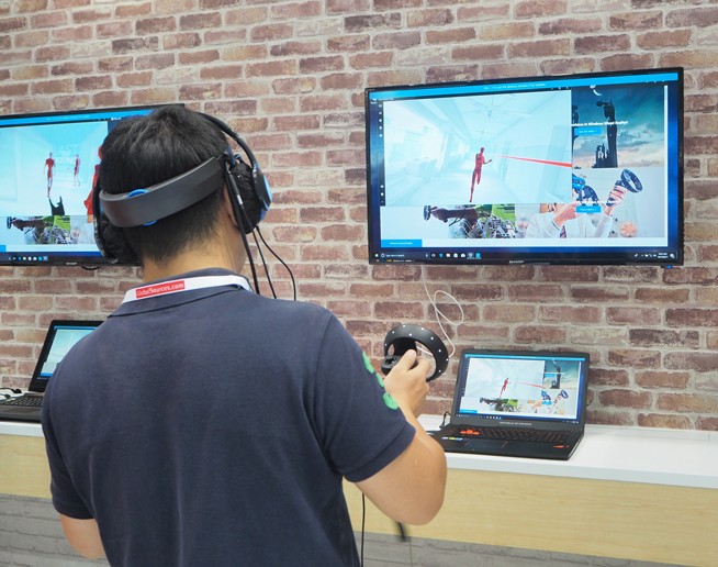 宏碁Windows VR頭顯首秀：Win10 VR要玩大逆襲？