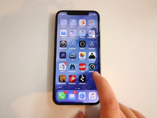 專業(yè)坑爹！女兒公布iPhone X測(cè)試機(jī)上手視頻：蘋果工程師被炒