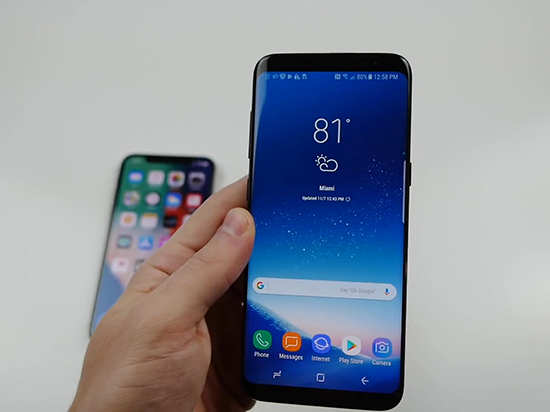 三星Note8對比iPhone X極限測試：用火燒屏幕也不怕?