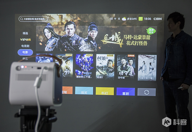 天貓魔屏使用評測：高Bigger年貨！能隨身攜帶的電影院