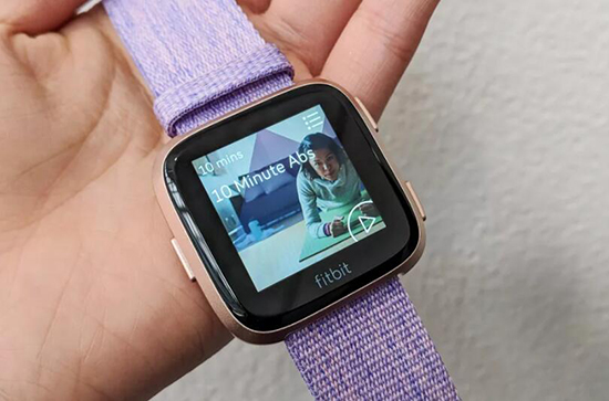 有點Apple Watch的味道！Fitbit Versa智能手表發布