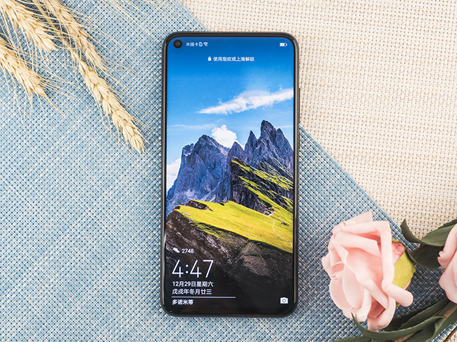 榮耀V20開箱體驗(yàn)：麒麟980“盲孔”全視屏4800萬像素 表現(xiàn)強(qiáng)勢(shì)