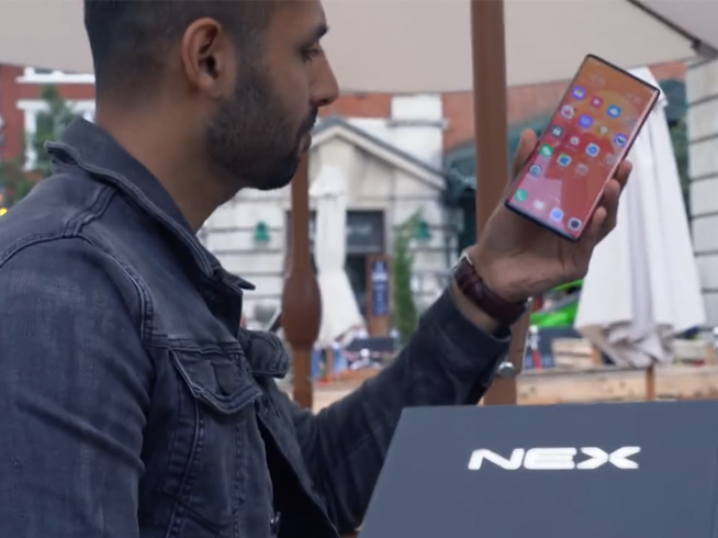 vivo NEX 3真機(jī)提前亮相：瀑布屏驚艷 無實(shí)體按鍵設(shè)計(jì)？