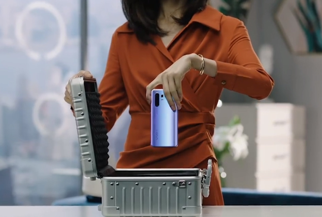 vivo X30 5G首度亮相：潛望式超遠(yuǎn)攝 雙模5G強勢加持