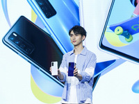 榮耀Play4系列5G手機發布：1799元起，首發紅外測溫
