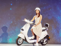 破解電動車行業難題！雅迪冠能系列新品發布，充電一次跑122公里