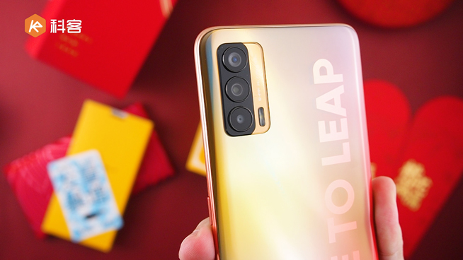 realme V15錦鯉手機開箱：1500元內無敵手！50W閃充降維打擊