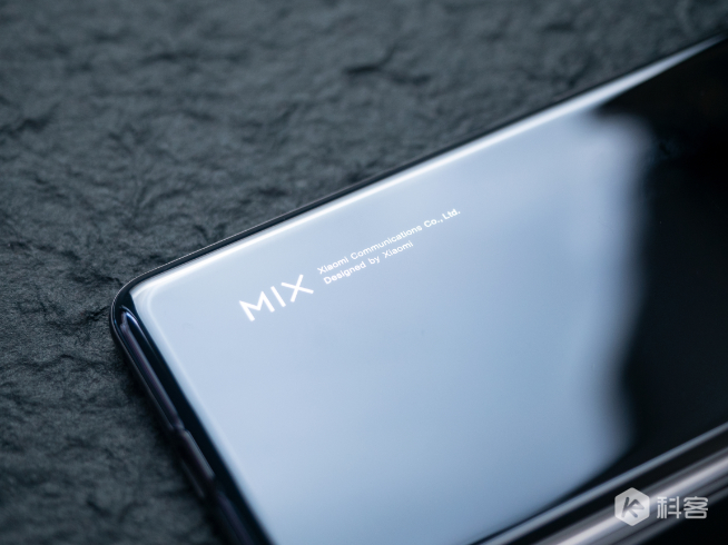 小米MIX FOLD開箱上手：萬元內的折疊屏手機！你覺得ok嗎？