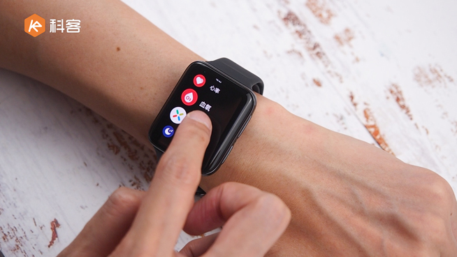 OPPO Watch 2上手：從來沒有過的流暢快感！首創(chuàng)雙擎混動長續(xù)航