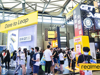 realme“GT入侵”展臺挑戰CJ最潮區域，真我GT大師系列火爆全場