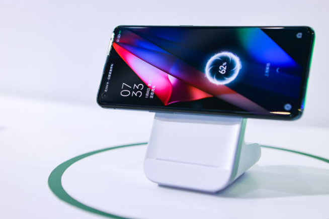 OPPO MagVOOC磁吸閃充首次亮相：40W無線閃充體驗(yàn)完勝蘋果！