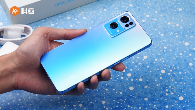OPPO Reno7 Pro上手體驗：前后拍攝都了得！爆款秘訣全靠設計？