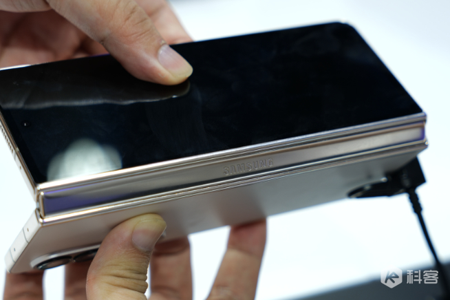 細節升級更輕盈！三星Galaxy Z Fold4/Flip4現場上手