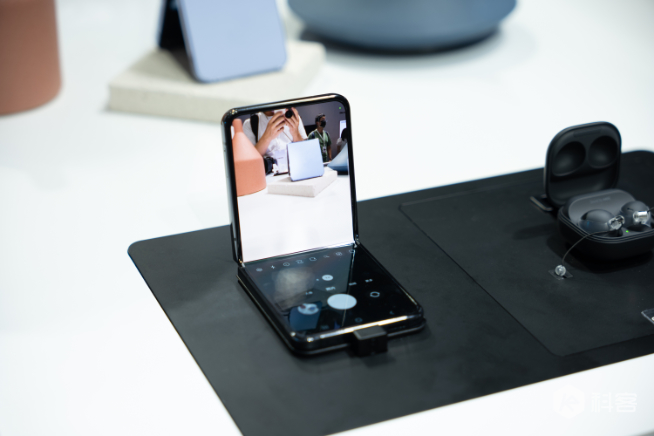 細節升級更輕盈！三星Galaxy Z Fold4/Flip4現場上手