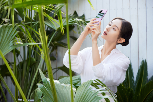 vivo X Flip劇透：輕奢設(shè)計+蔡司影像！細(xì)節(jié)牢牢抓住少女心