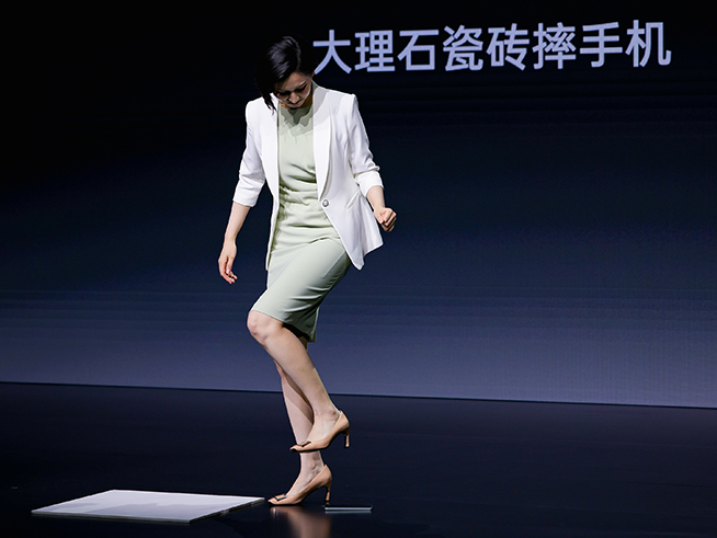 OPPO K12發(fā)布：不怕摔不怕刮的千元機(jī)，5500mAh電池配百瓦閃充